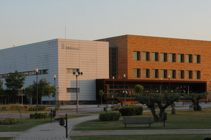 Compartiendo experiencia con la Universidad Rey Juan Carlos y el Consejo General de Economistas en el Título de experto para elaboración y verificación de informes de sostenibilidad